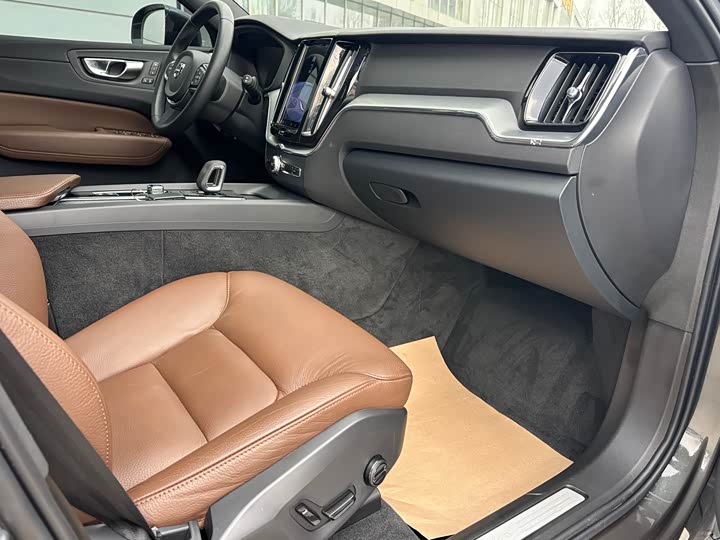 Volvo XC60 2022 B 5 4 WD — фото 8