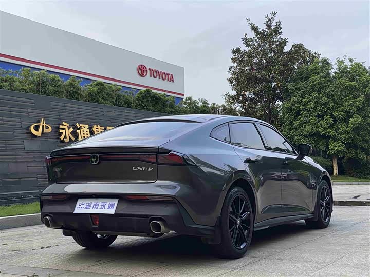Changan UNI-V 2022 1.5 T Premium — фото 15