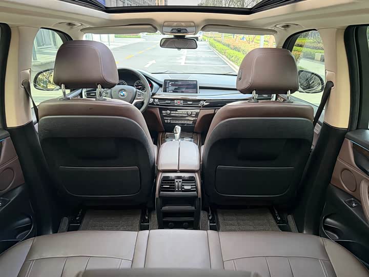 BMW X5 2017 x Drive 28i — фото 16