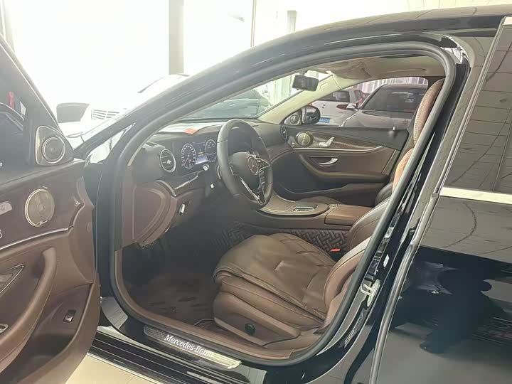 Mercedes-Benz E-Class 2018 E 200 L — фото 2