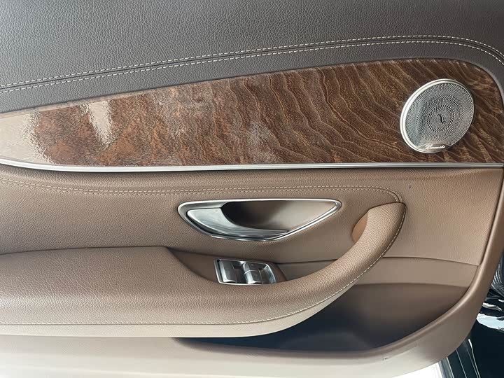 Mercedes-Benz E-Class 2018 E 200 L — фото 11