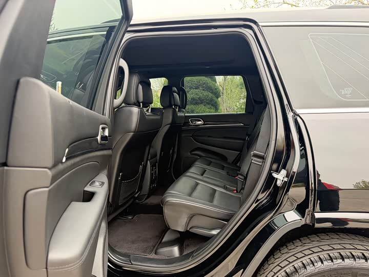 Jeep Grand Cherokee — фото 13