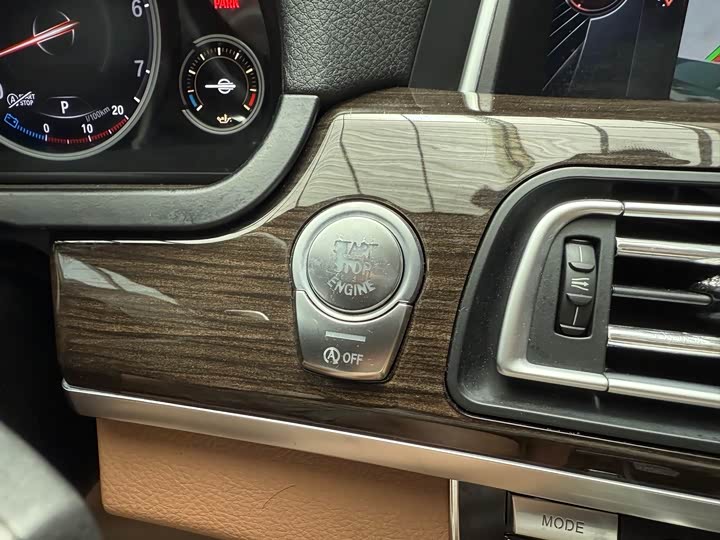 BMW 7 Series 740Li продвинутая — фото 9