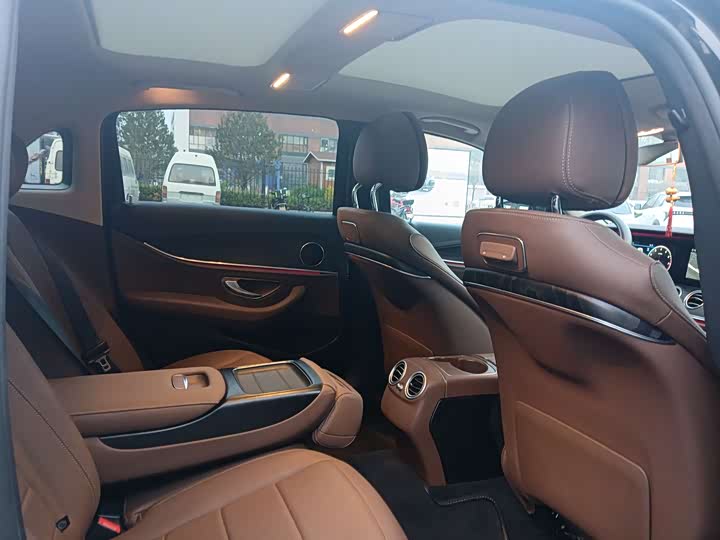 Mercedes-Benz E-Class 2020 E 300 L — фото 29