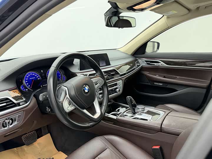 BMW 7-Series 2018 730 Li Leading — фото 15