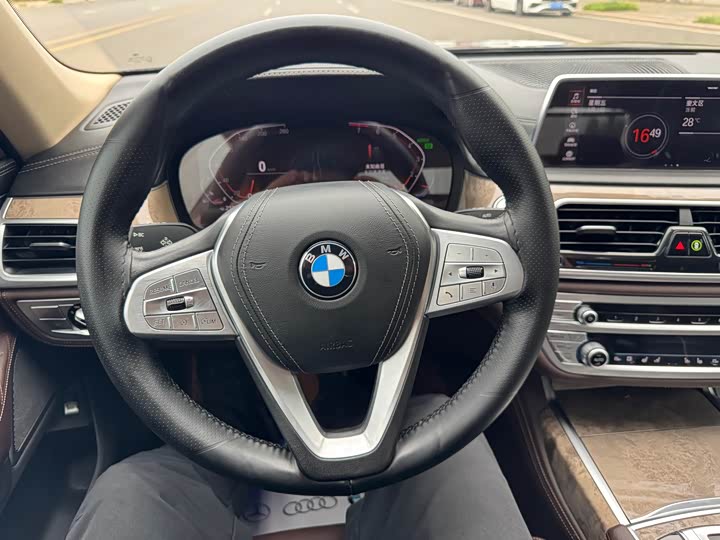 BMW 7-Series 2019 740 Li Leading — фото 16