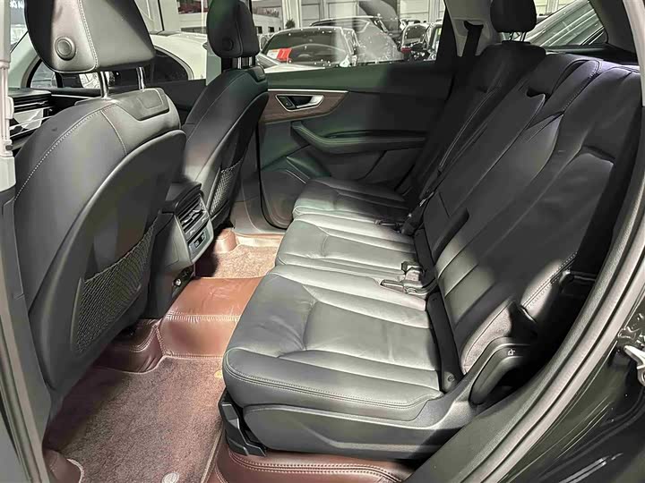 Audi Q7 2024 45 TFSI quattro S line — фото 23