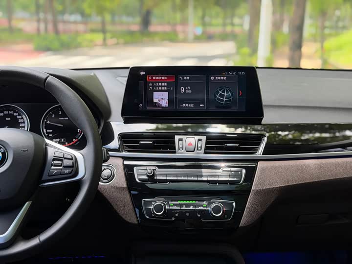 BMW X1 sDrive20Li стиль — фото 14