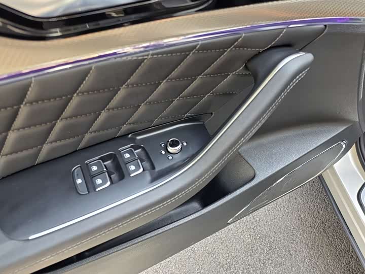 Hongqi HS5 2019 2.0 T 4 WD — фото 26
