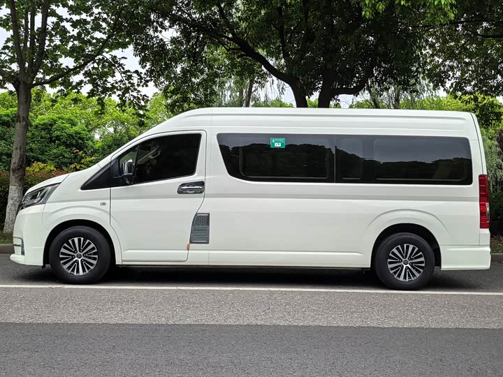 Toyota HIACE 2021 3.5 L — фото 3