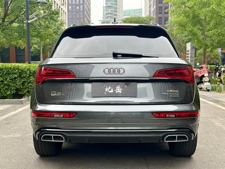Audi Q5L 2022 40 T — фото 5