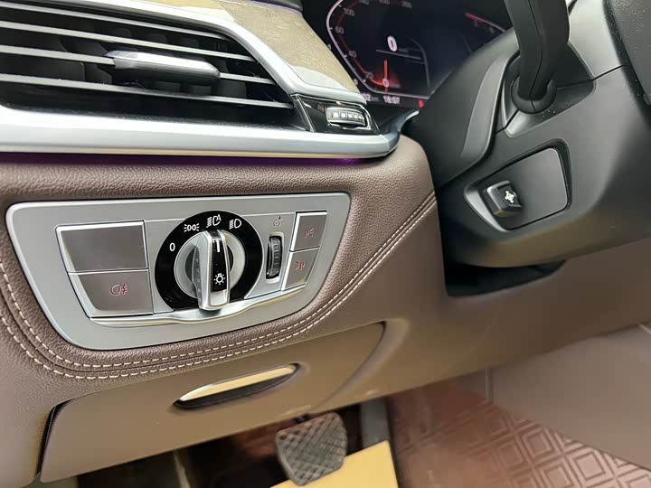 BMW 7-Series 2019 740 Li Leading — фото 4
