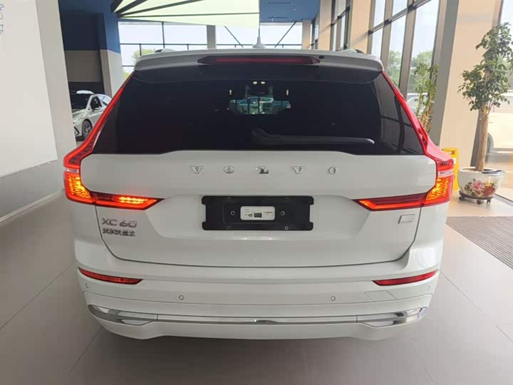 Volvo XC60 Hybrid 2024 T 8 PHEV 4 WD — фото 6
