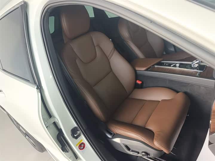 Volvo XC60 Hybrid 2024 T 8 PHEV 4 WD — фото 25