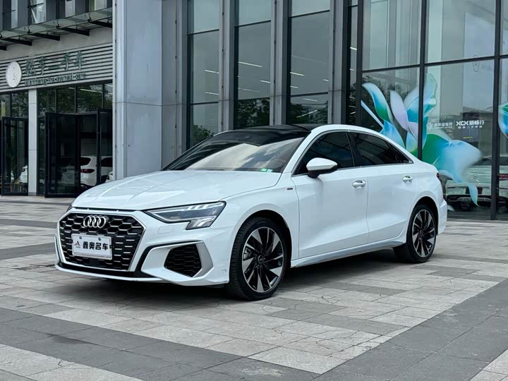 Audi A3 2024 A 3 L Limousine 35 TFSI Sport — фото 1