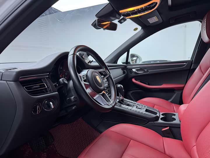 Porsche Macan 2018 Macan 2.0 T — фото 6