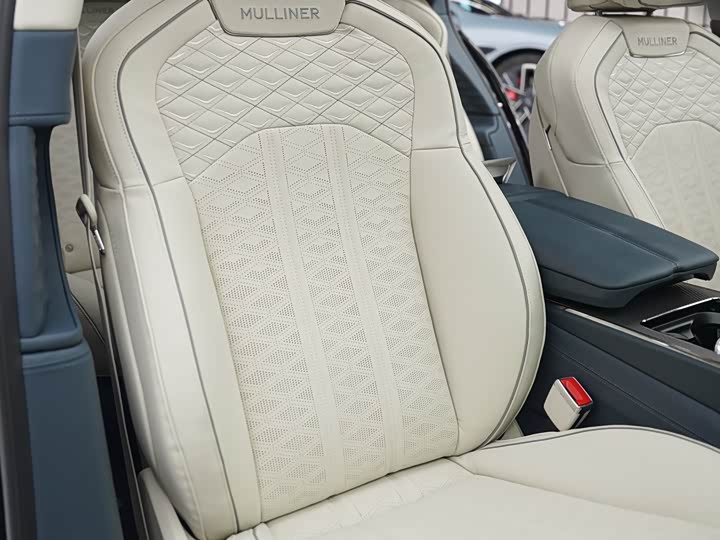 Bentley Flying Spur — фото 12