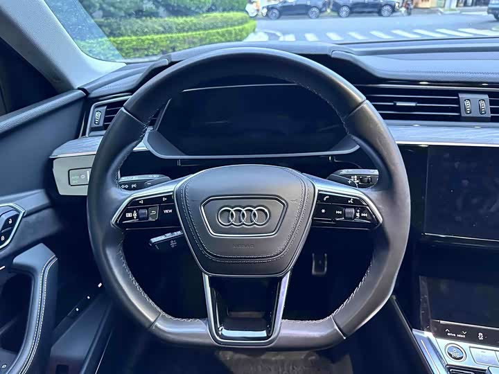 Audi e-tron — фото 12