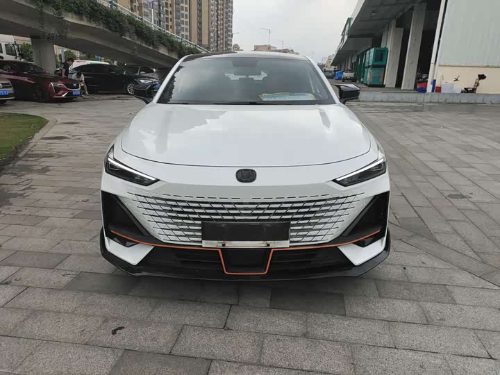 Changan UNI-V 2022 1.5 T — фото 1