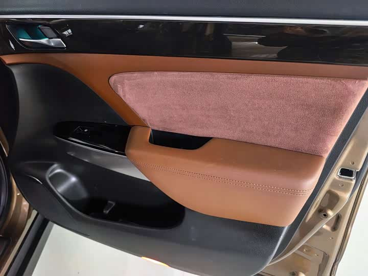 Trumpchi GS8 2017 320 T 2 WD （ ） — фото 20