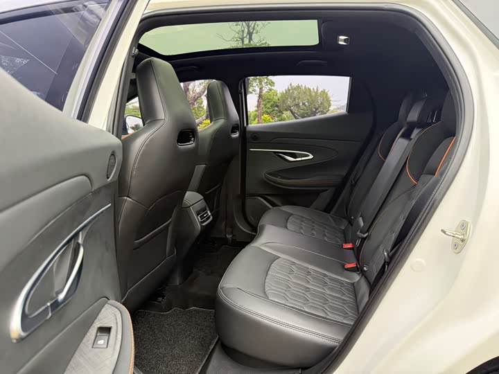 Changan UNI-T 2022 1.5 T Premium — фото 5