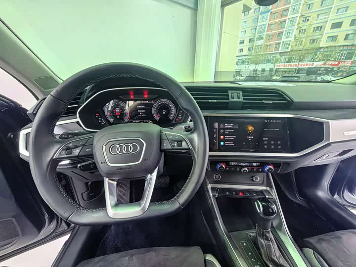 Audi Q3 2023 35 TFSI (1.4 T) — фото 11