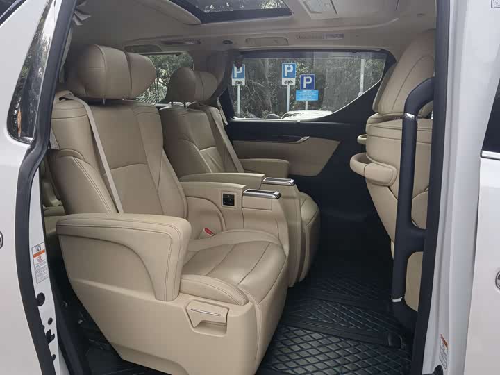 Toyota Alphard — фото 6