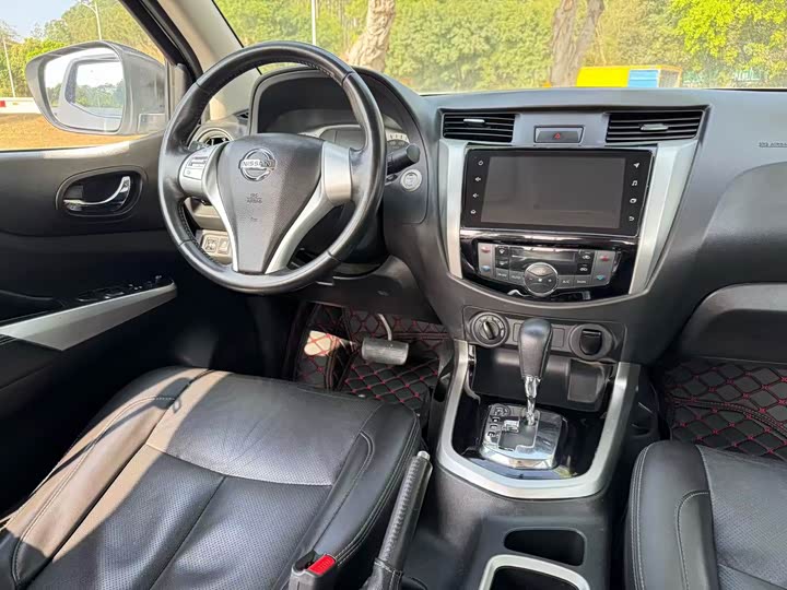 Nissan Navara — фото 18