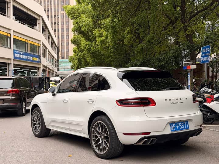 Porsche Macan 2017 Macan Turbo 3.6 T — фото 20