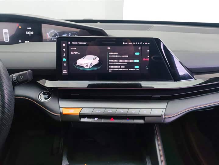 Changan UNI-V 2023 1.5 T Premium — фото 13
