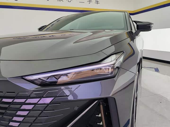Changan UNI-V 2023 1.5 T Premium — фото 5