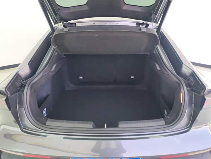 Changan UNI-V 2023 1.5 T Premium — фото 4