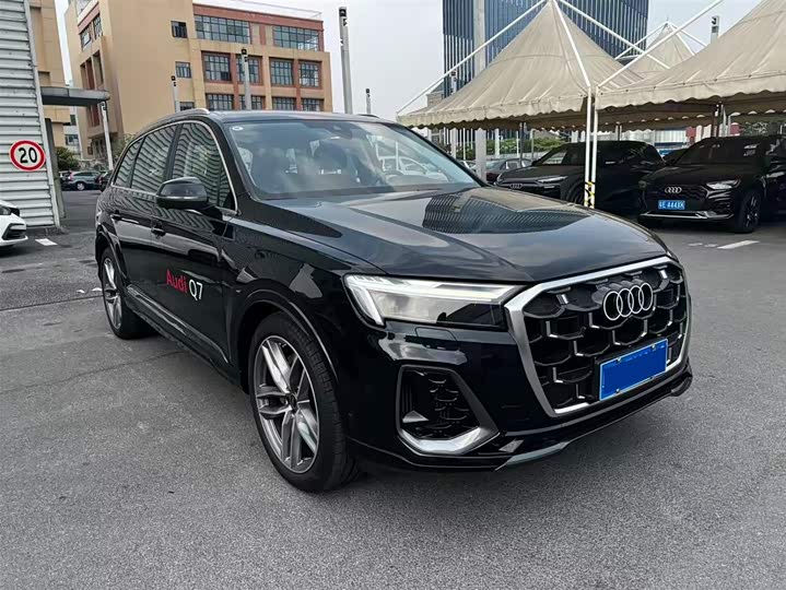 Audi Q7 2025 55 TFSI quattro S line Sport — фото 3