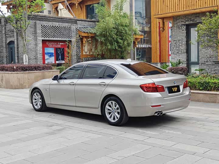 BMW 5 Series 520Li — фото 4