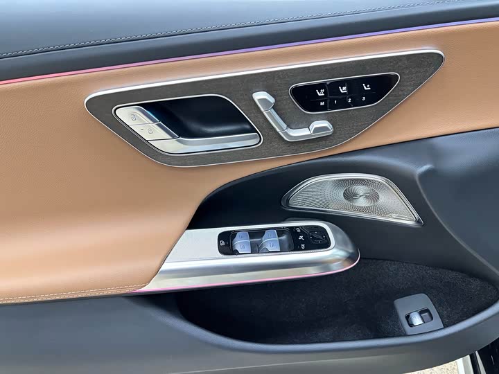Mercedes-Benz E-Class 2024 E 300 L Luxury — фото 10