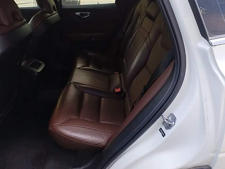 Volvo XC60 2021 T 5 4 WD — фото 24