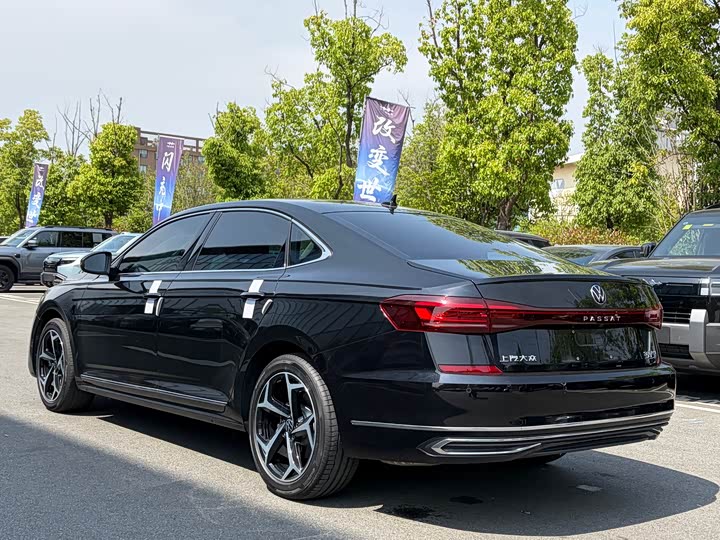 Volkswagen Passat — фото 16