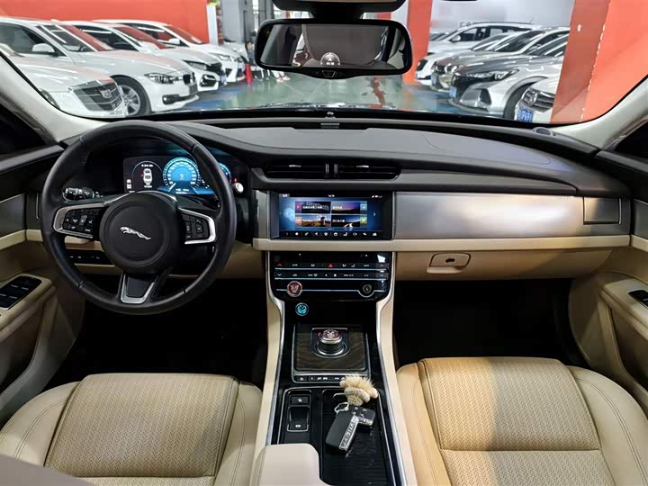 Jaguar XFL 2018 XFL 2.0 T 250 PS — фото 21