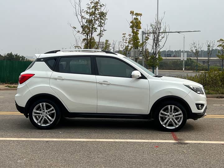 Changan CS35 2017 1.6 L MTLuxury — фото 8