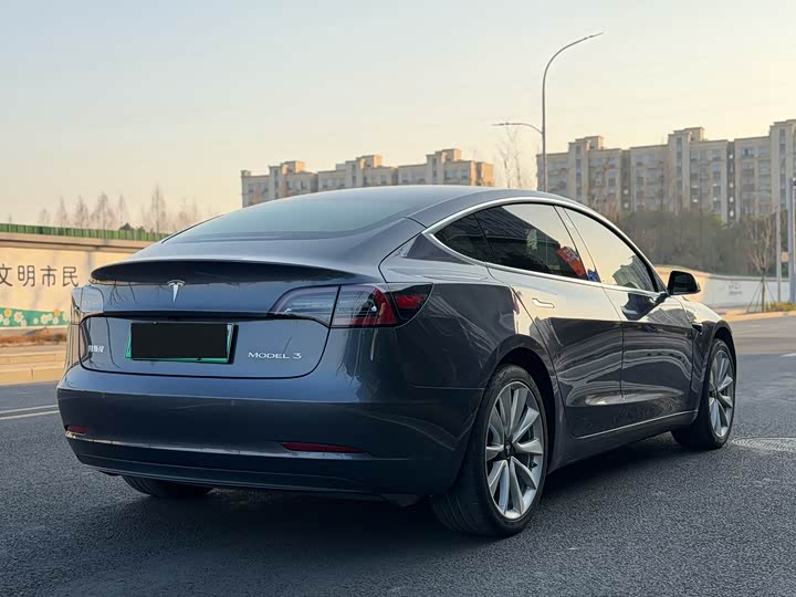 Tesla Model 2019 — фото 10