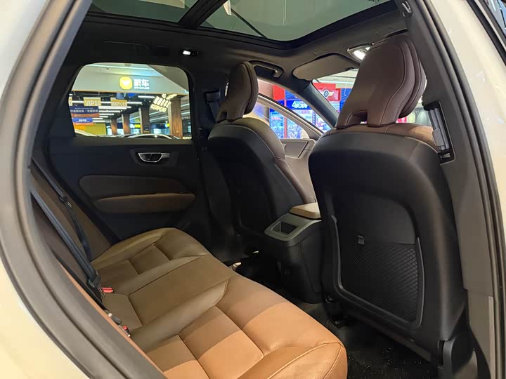 Volvo XC60 2024 B 5 4 WD — фото 11
