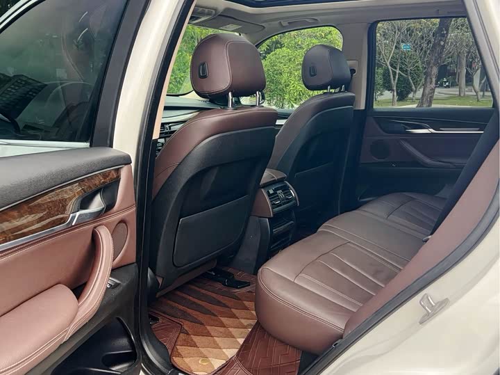 BMW X5 2018 x Drive 28i — фото 13
