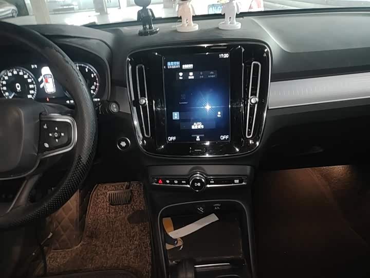 Volvo XC40 2020 T 3 — фото 13