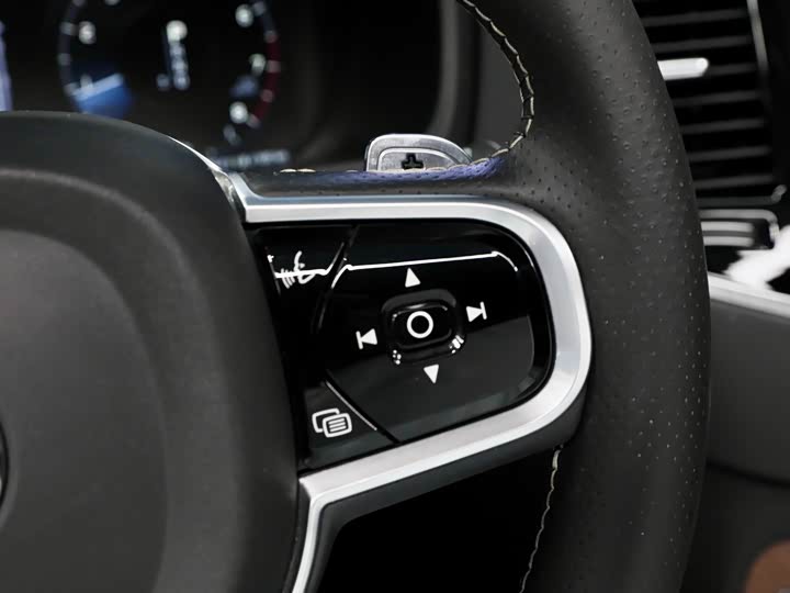 Volvo XC90 2018 T 6 7 — фото 26