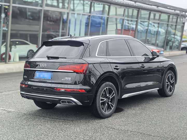 Audi Q5L 2023 40 T — фото 4