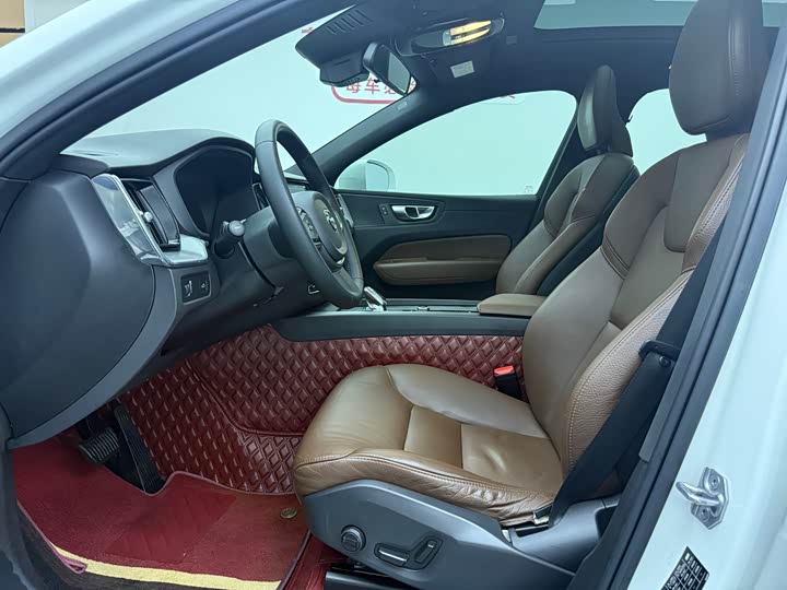 Volvo XC60 2022 B 5 4 WD — фото 4