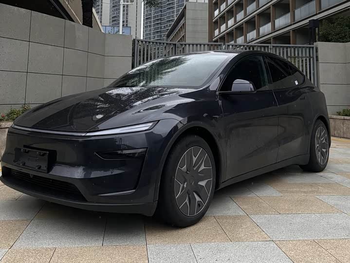 Tesla Model Y L 2025 — фото 1