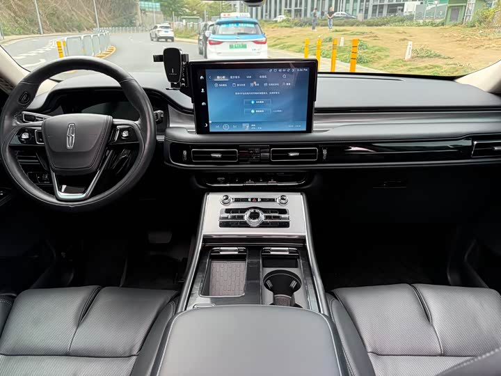 Lincoln Aviator — фото 12