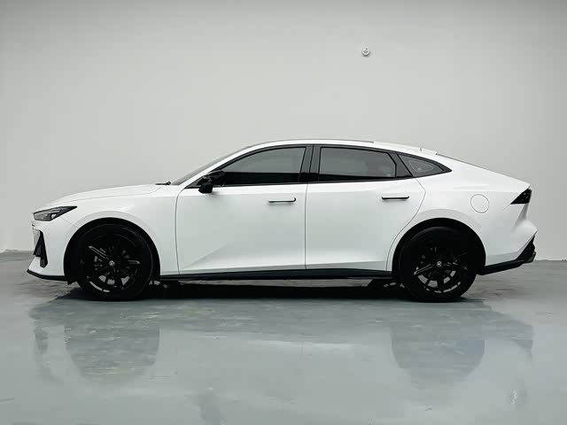 Changan UNI-V 2023 1.5 T Premium — фото 7