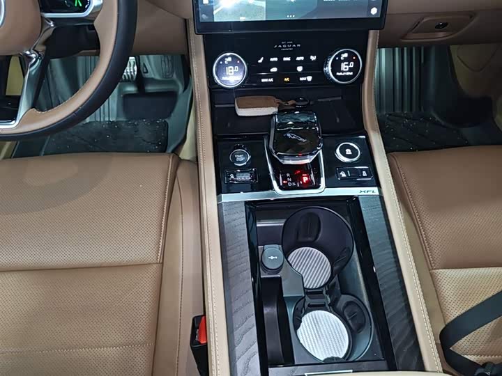 Jaguar XFL 2024 2.0 T P 250 2 WD — фото 14